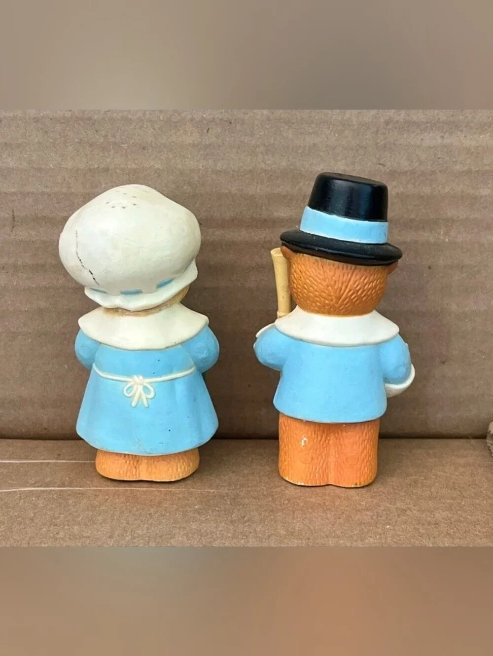 Enesco Older Set of Pilgrim Bears Salt and Pepper Shakers * Thanksgiving*